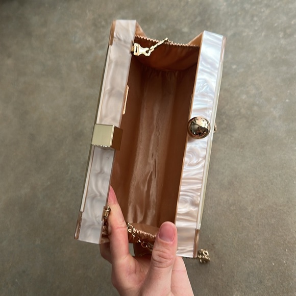 Pearl Clutch - Picture 5 of 10